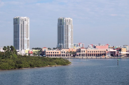 Water and buildings in Tampa, Florida